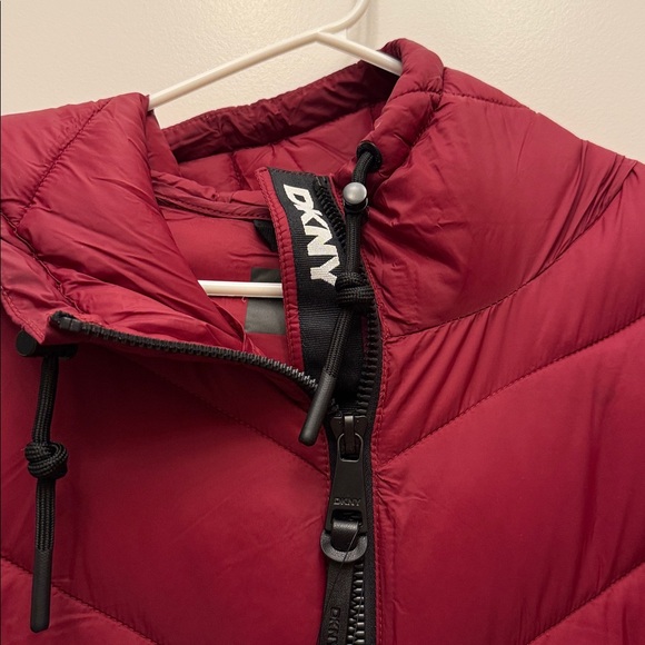 NWT DKNY Women’s Red Hooded Puffer Jacket w/ Knit Sleeves XXL - Picture 2 of 8